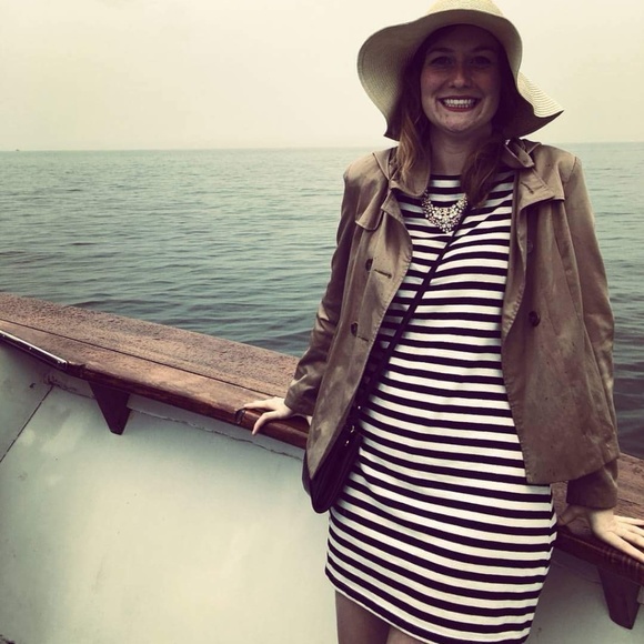 Welcome to my closet! Follow me on Instagram! - Picture 5 of 8